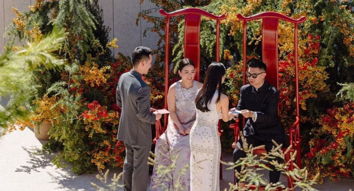 red packet giving